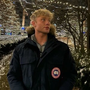 Meet your Posher, Christopher